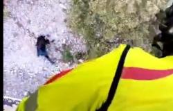 Video. L’elicottero dei vigili del fuoco recupera un raccoglitore di funghi ferito… – .