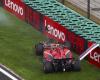 F1, Carlos Sainz va in testacoda nella Q2 del GP della Cina. Ferrari contro barriere e bandiere rosse – .