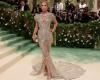 Jennifer Lopez al Met Gala 2024 di Schiaparelli Haute Couture si conferma la regina del nude look – .