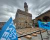 200 bare di cartone davanti a Palazzo Vecchio per le vittime del lavoro in Toscana – www.controradio.it – .