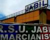 I lavoratori della Jabil protestano davanti alla sede di Confindustria a Caserta. – .