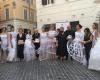‘Forme di dialogo’ per le vie di Pesaro, un flash mob che unisce arte e artigianato – .