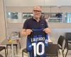 La maglia di Lautaro Martinez autografata presso l’associazione Gabriele D’Uva. Il gesto dell’Inter Club Valdarno alla cena della seconda stella – .