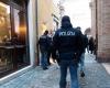 Rimini, un poliziotto liberato dal servizio affronta due ladri, viene aggredito ma sventa la rapina in pizzeria – .