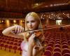 Chi è Anastasiya Petryshak, la violinista dalla “grande pancia” che ha suonato al G7 con Bocelli – .