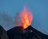 Stromboli, strong explosion and intense cloud of lava ash on the Sciara del fuoco. VIDEO – .